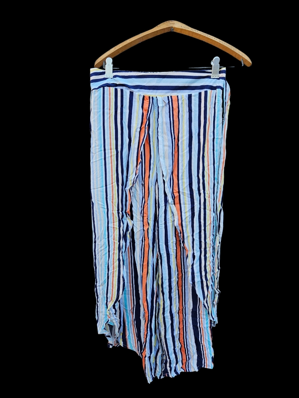 Wide-leg palazzo-style trousers with striped print. Size M